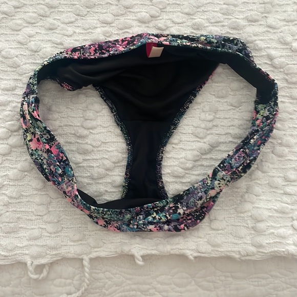 Victoria Secret Bikini Bottom - Picture 4 of 5